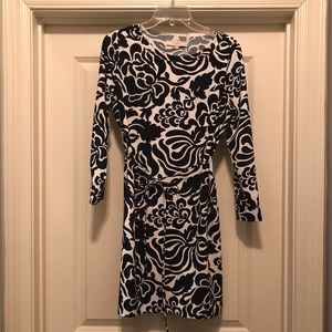 Long-sleeved floral tie waist dress